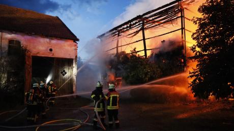 Auf einem Bauernhof in Ettringen hat es einen Großbrand gegeben. 210 Feuerwehrleute waren im Einsatz.
