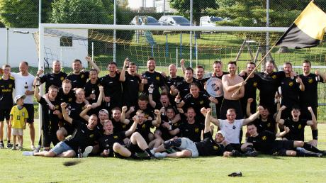 Neuer Meister der A-Klasse West 3 ist der SC Tapfheim. Der hatte nach dem knappen 1:0-Sieg gegen Steinheim deshalb allen Grund zum Feiern.