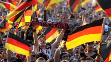 Wie sich die Stimmung während der EM entwickelt, hängt zu einem großen Teil von der deutschen Mannschaft ab.