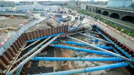Ein Projekt von Mabey Hire in England: Zu sehen sind Arbeiten an der Battersea Power Station, einem Kraftwerk in London.