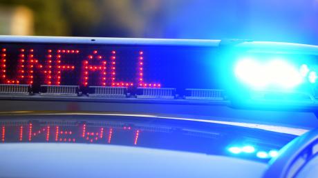 In Geratshofen ist es am Donnerstag zu einem Autounfall mit Sachschaden gekommen. Darüber informiert die Polizei.