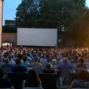 Zum zehnten Mal gibt es in diesem Jahr wieder Open-Air-Kino im Wertinger Schlossgarten.