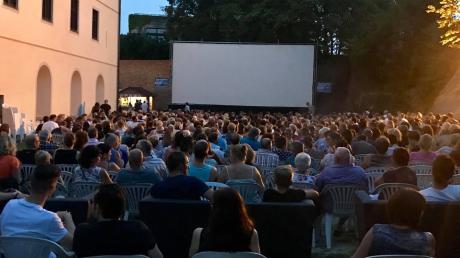 Zum zehnten Mal gibt es in diesem Jahr wieder Open-Air-Kino im Wertinger Schlossgarten.