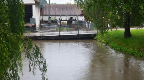 Ziemlich voll ist die Paar an der Griesbachmühle nahe Rinnenthal nach einem Tag Dauerregen bereits am Freitag.