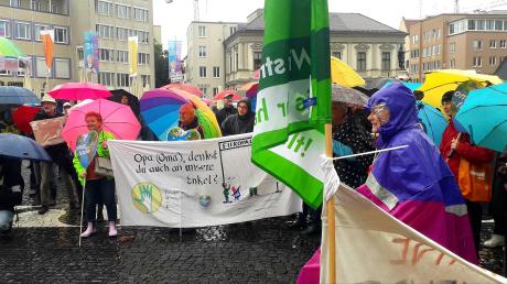 Am Freitag hatte es auf dem Augsburger Rathausplatz einen Klimastreik gegeben. Eine ähnliche Veranstaltung diesen Sonntag wurde nun abgesagt.