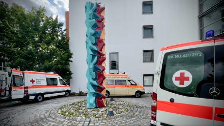 Wie bereits bei der Evakuierung am Sonntag koordinierte das Bayerische Rote Kreuz auch am Dienstagnachmittag die Rückverlegung der Patientinnen und Patienten. 