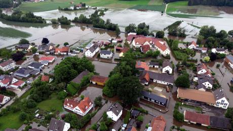 Das Luftbild zeigt die Hochwasserkatastrophe in Nordendorf. 