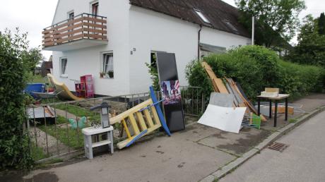 Das Ausmaß des Jahrhunderthochwassers zeigt sich allmählich in Wettenhausen. Bei vielen Anwohnern sind etwa die Keller voll Wasser gelaufen. 