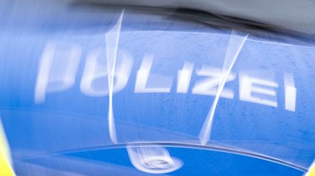 Die Polizei sucht Zeugen zu einer Fahrerflucht am Kreisverkehr in Limbach: 1000 Euro Schaden.