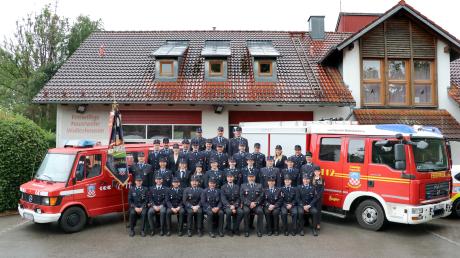 Die Walleshauser Feuerwehr (im Bild die Aktiven und die beiden Fahrzeuge vor dem Feuerwehrhaus) feiert am Wochenende ihr 150-jähriges Bestehen.