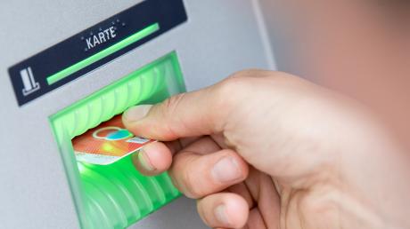 Ein Geldautomat ist in Kirchhaslach aufgebrochen worden. Der Schaden ist beträchtlich.
