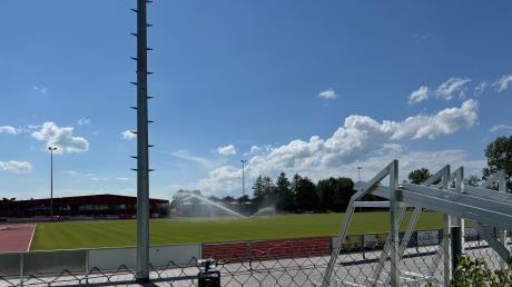 Hochwasser_2024
Dass das Hauptspielfeld des Sportvereins Mering bewässert wurde, sorgt in Mering für weiter für Empörung.