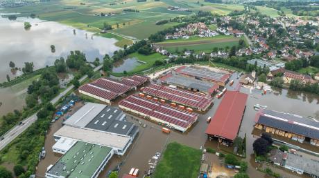 Auch viele Unternehmen waren in Wertingen vom extremen Hochwasser betroffen – so wie Holzhandel Denzel.