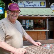 Georg Schlemmer betreibt den Kiosk und Biergarten "Sonnenglück" an der Wertach.