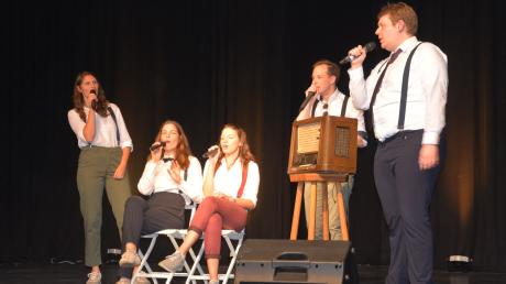 Die Vocal-Pop-Band Sing Tonic zog das Publikum im Espach-Theater in seinen Bann. Von links: Theresia Sauter, Laura Mayer, Dorothea Sauter, Matthies Dossmann und Ralf Bänecke.