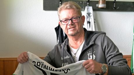 Das Trikot von Denis Mehic wird Spartenchef Uli Hammerschmidt auch in Zukunft aus der Kiste holen: Der 31-Jährige wird Trainer des FC GW Ichenhausen in der B-Klasse.   