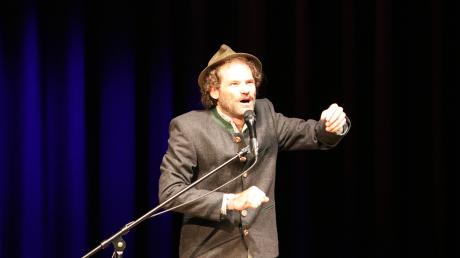 Das Allgäuer Multitalent: Maxi Schafroth ist Kabarettist, Moderator, Schauspieler und seit neustem auch Synchronsprecher. Auf dem Nockherberg ist er seit 2019 Fastenprediger.
