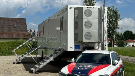 Eine mobile medizinische Versorgungseinheit, die vorübergehend in Babenhausen als Bereitschaftspraxis fungiert, wurde am Wochenende ins Unterallgäu gebracht.