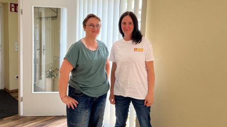 Sie wollen über ihre Angebote aufklären: Julia Unger vom Familienbüro und Miriam Hurler vom Mehrgenerationenhaus des ASB in Wertingen (von links).