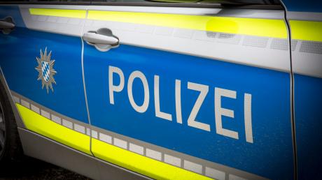 Die Polizei ermittelt nach einer Unfallflucht in Breitenbronn.