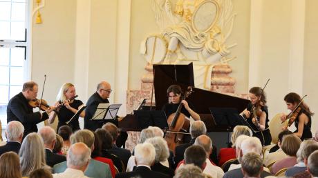 Ein exzellentes Konzert auf Schloss Harburg setzte den fulminanten Schlusspunkt unter die diesjährigen Rosetti-Festtage. Sechs Musikerinnen und Musiker bezauberten das Auditorium.