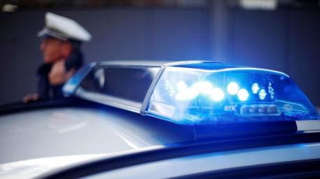 Ein Unbekannter hat in Ziertheim einen Autoreifen mit einer Cutter-Klinge demoliert.