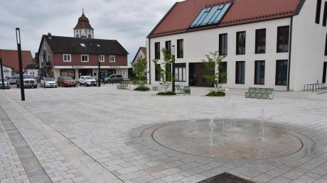 Eines der großen Projekte in diesem Jahr: Knapp eine Million Euro kostete die Gestaltung des neuen Dorfplatzes in Buchdorf.