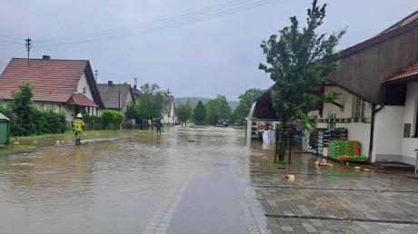 Beim Hochwasser in Kettershausen stand auch in der Waldstraße das Wasser.