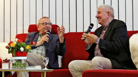 Der ehemalige Augsburger-Allgemeine-Chefredakteur Rainer Bonhorst (links) interviewt den weltbekannten Foto-Künstler Daniel Biskup.
