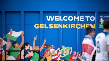 "Welcome to Gelsenkirchen": Englands Fans haben offenbar eine schwierige Beziehung zu der Stadt.