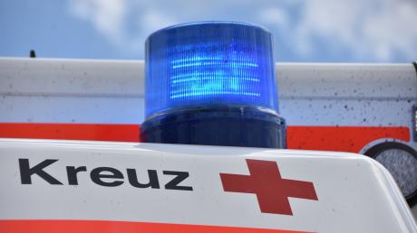 Eine Radfahrerin hat sich nahe Auchsesheim bei einem Unfall Verletzungen zugezogen.