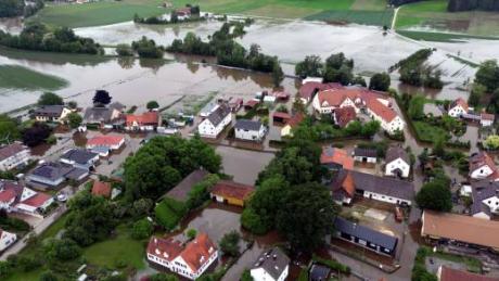 Das Luftbild zeigt die Hochwasserkatastrophe in Nordendorf im Juni. Inzwischen sind die Schäden klar.