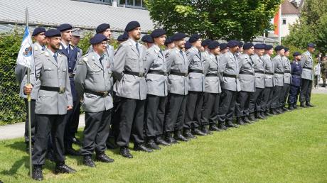 In Wertingen haben 35 Rekrutinnen und Rekruten am Mittwoch ihr Gelöbnis beziehungsweise den Diensteid abgelegt.