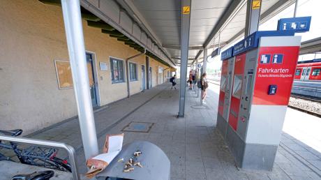 Wenig hat sich in den vergangenen Jahren am Geltendorfer Bahnhof zum Positiven verändert. Nur mehrere Bauanträge wurden gestellt.