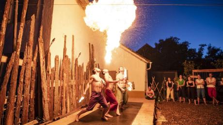 Das Marcktfest in Markt Wald heizt den Gästen und Einheimischen mächtig ein: Zu später Stunde werden die
Feuerspucker für eine Show der Extraklasse sorgen.