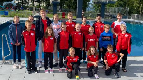 Die Schwimmerinnen und Schwimmer des 1. SV Nördlingen sammelten im Donauwörther Freibad eifrig Medaillen und Bestzeiten.