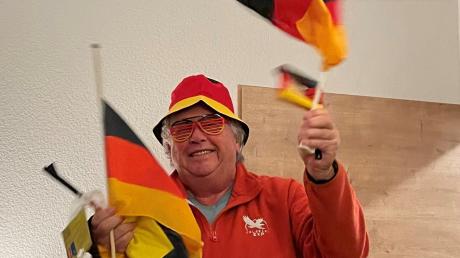 Josef Göbel aus Oberach zeigt sich in seinem Fan-Outfit. Wir suchen das beste, witzigste EM-Foto aus Aichach-Friedberg.