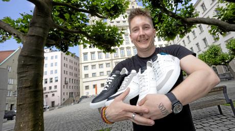 Sebastian Schäffler hat sich mit einem Start-up "Five12" selbstständig gemacht. Seine Sneaker sind komplett biologisch abbaubar.






