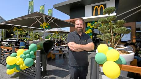 Mit Luftballons hat Tim Hendrikx die neue McDonald's Filiale  in Gersthofen zur Eröffnung schmücken lassen. Es ist die 13. Filiale des Franchisnehmers in der Region Augsburg.
