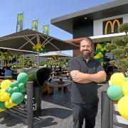 Mit Luftballons hat Tim Hendrikx die neue McDonald's Filiale  in Gersthofen zur Eröffnung schmücken lassen. Es ist die 13. Filiale des Franchisnehmers in der Region Augsburg.