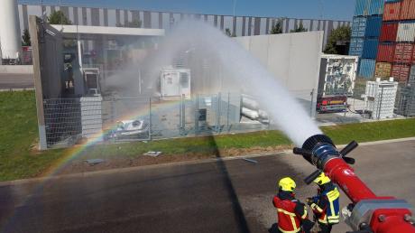 An der Wasserstoff-Tankstelle in Gersthofen brach am Dienstag ein Brand aus.