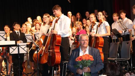 Für Direktor Karl Auinger war es das letzte Konzert in seiner Amtszeit. Es gab rote Rosen und das Lied "Coming Home".