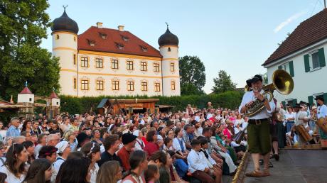 Hunderte Mittelalterfans waren von der Mini-Oper der Oberneufnacher Musikanten begeistert.