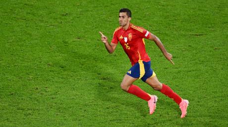 Spaniens Rodri bejubelt sein Tor zum 1:1.