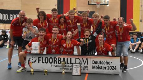 Die U17-Mannschaft der Red Hocks Kaufering ist deutscher Meister. Im Finale zeigen die Kauferinger eiserne Nerven im Penalty-Schießen.