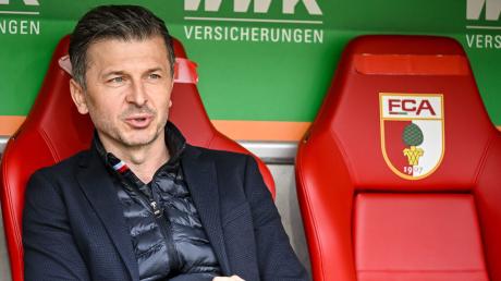 Augsburgs Sportdirektor Marinko Jurendic nimmt etliche Veränderungen vor. Auch vor dem Trainerteam macht er nicht Halt. 