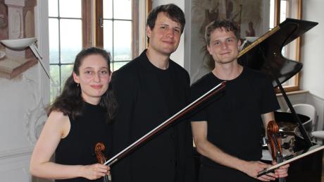 Die hinreißende Spielfreude des Trios E.T.A. war eine Komponente, die das Konzert auf Schloss Leitheim so besonders machte.