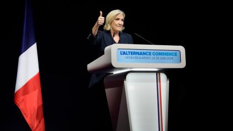 Marine Le Pens RN könnte Prognosen zufolge am kommenden Sonntag stärkste Kraft in der Nationalversammlung werden.