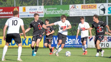 Der TSV Landsberg (schwarze Trikots) trägt sein nächstes Testspiel schon am Donnerstag aus. 