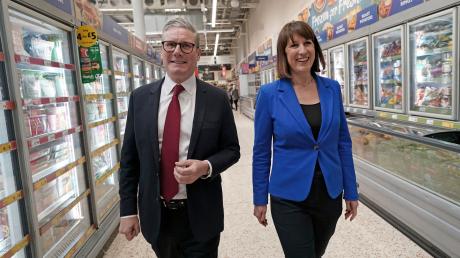 Der Vorsitzende der Labour-Partei und wahrscheinlich nächste Premier, Keir Starmer, besuchte im Wahlkampf einen Supermarkt.